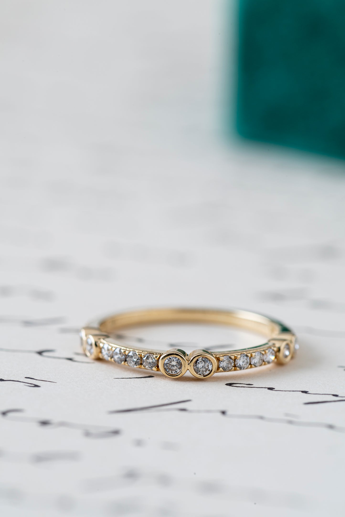 Anillo Cintillo Diamantes Grifas + Bisel