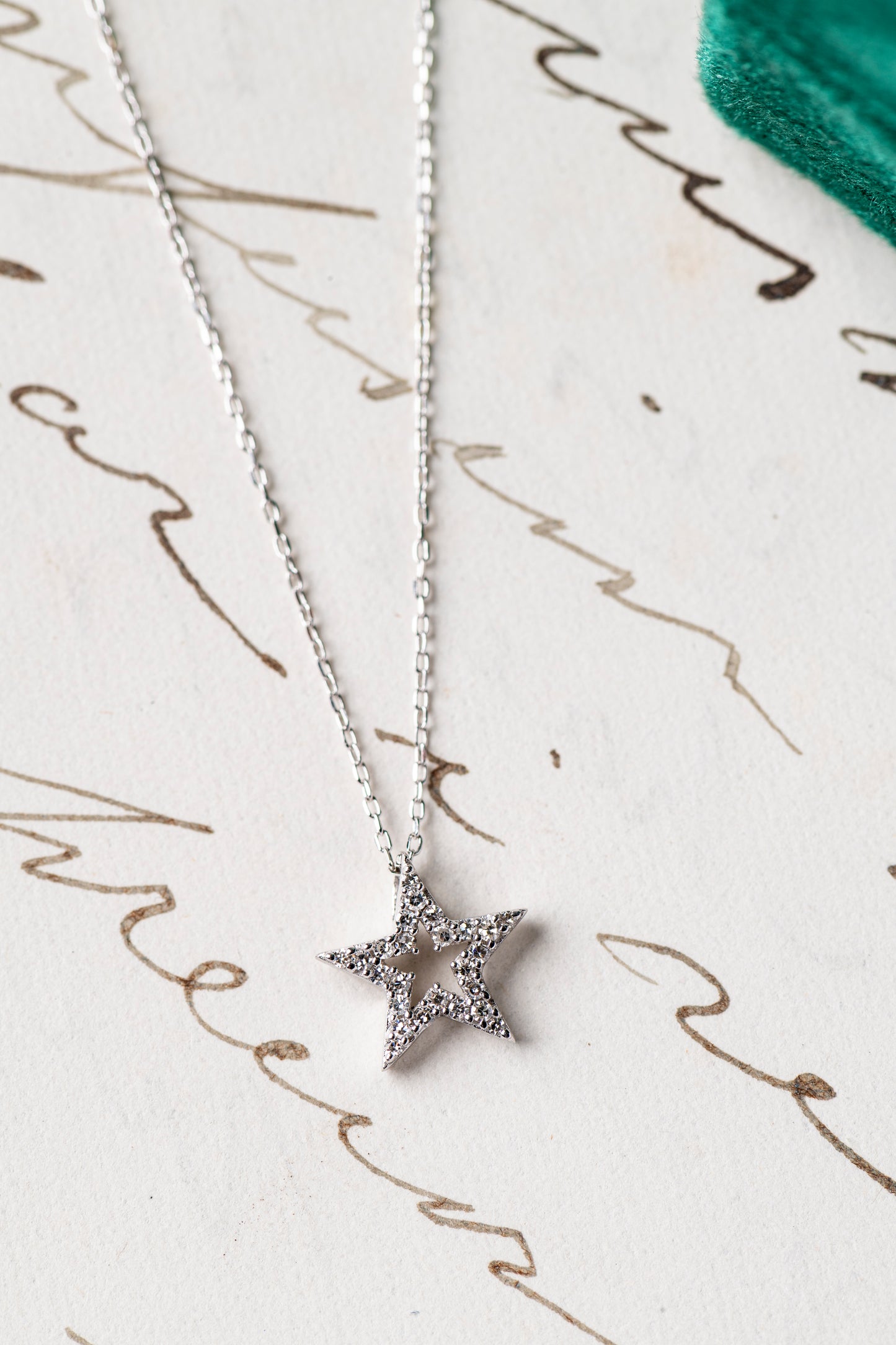 Collar Estrella Diamantes Borde