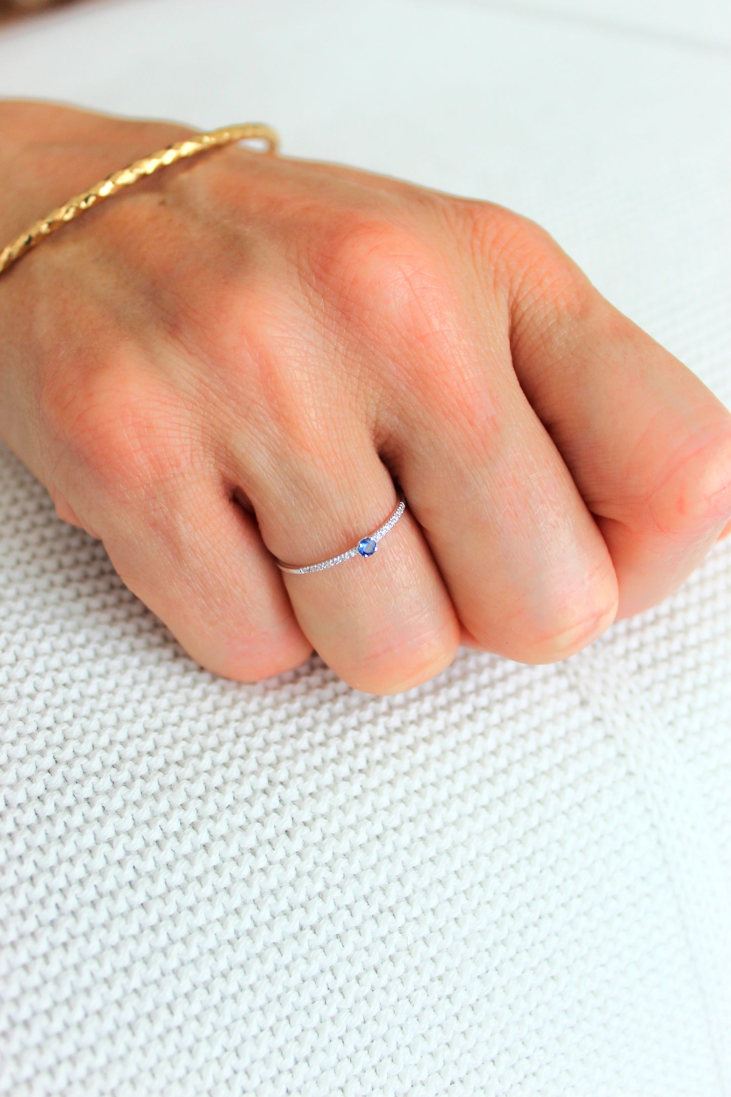 Anillo Solitario Zafiro y Diamantes Mini