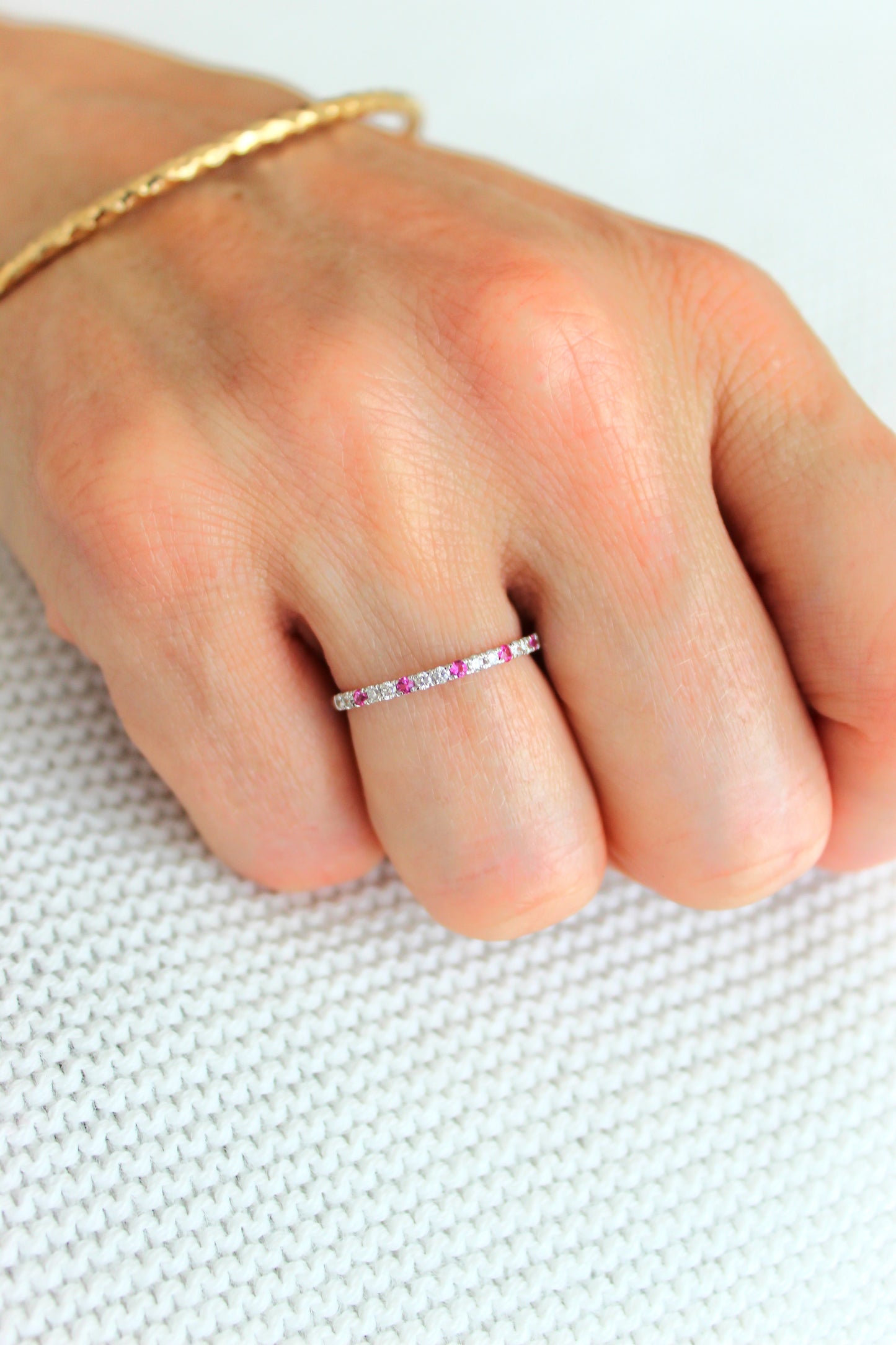 Anillo Cintillo Rubies y Diamante