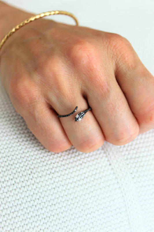 Anillo Snake Diamantes Negros y Blancos