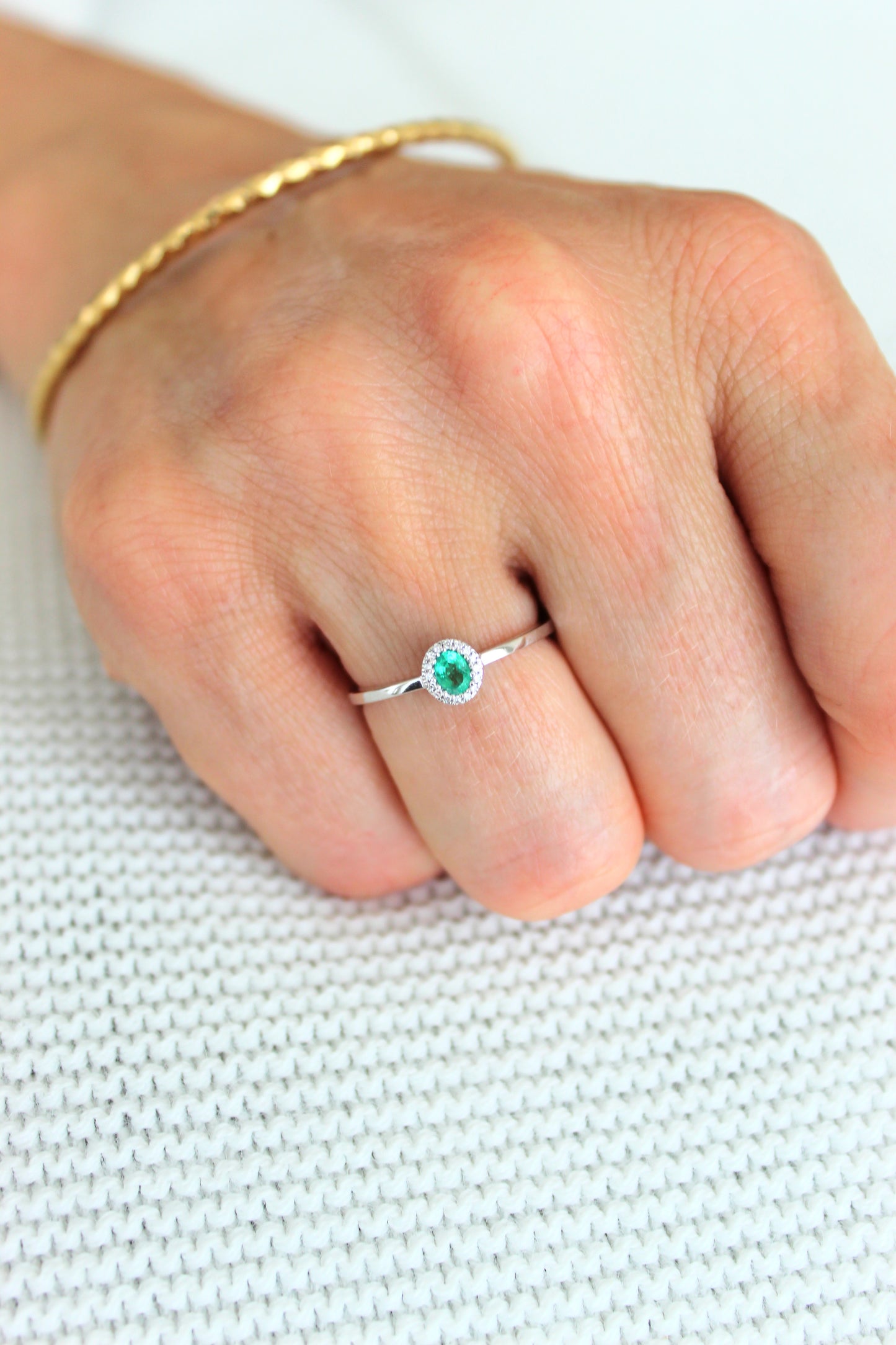 Anillo Solitario Esmeralda Halo Diamantes