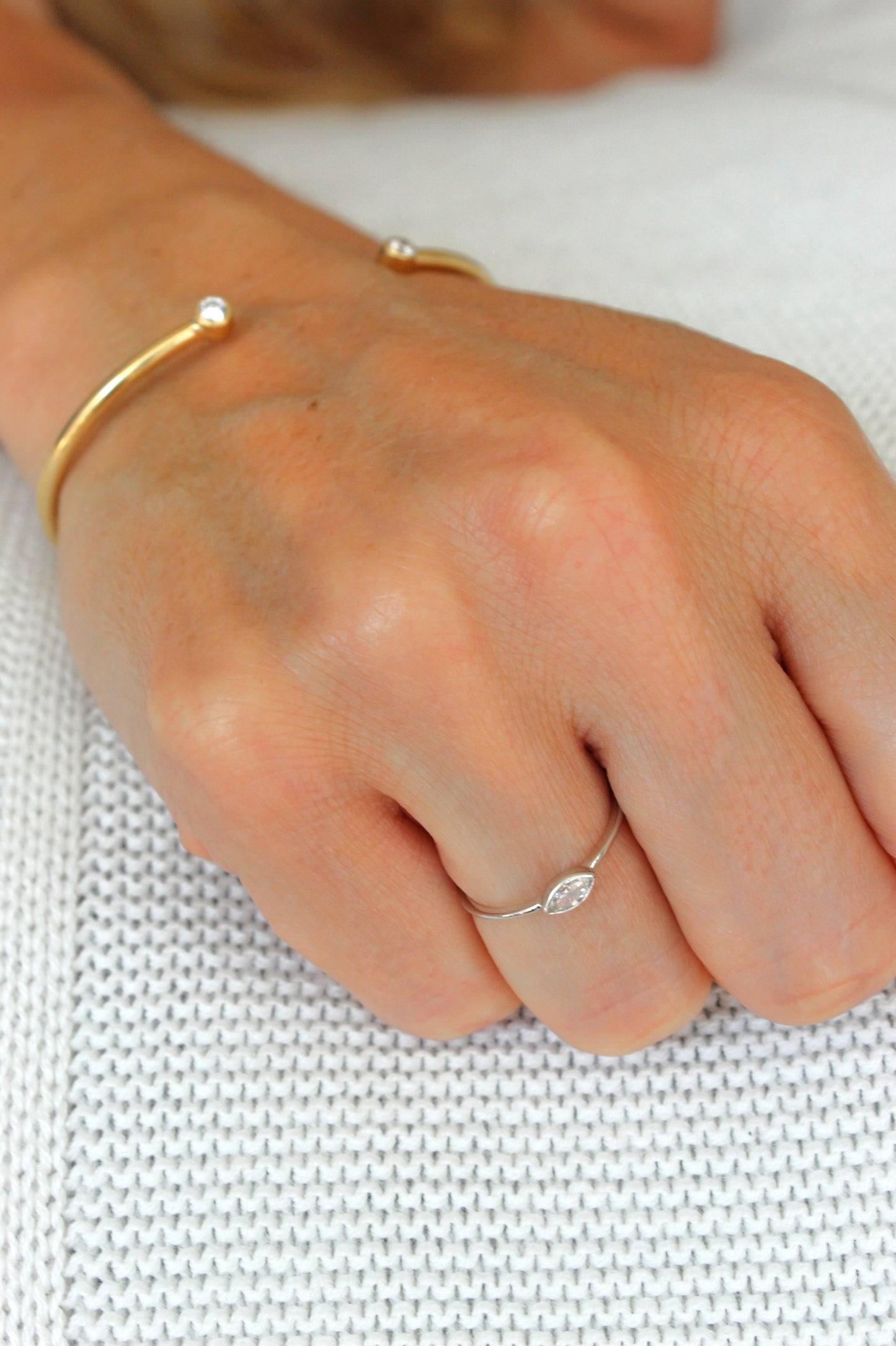 Anillo Solitario Bisel Diamante Navette 0.19ct