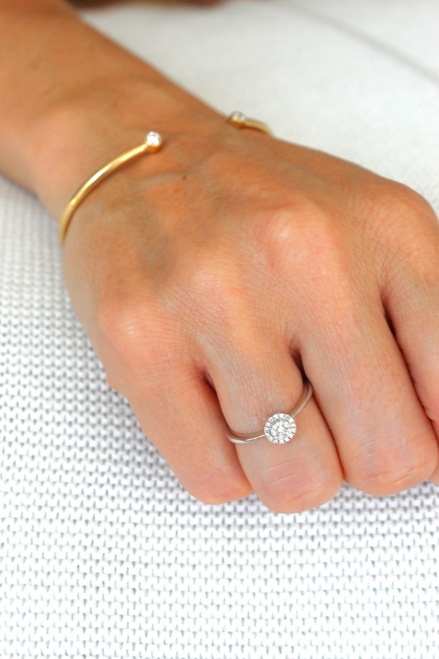 Anillo Roseta Desnivel Diamantes Oro Blanco 14K