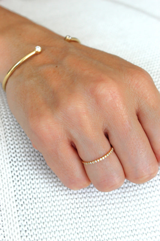 Anillo Cintillo Clasico Mini Diamantes