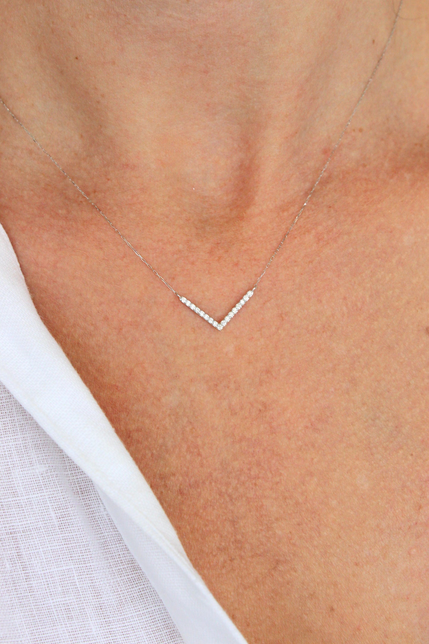 Collar Forma V Diamantes