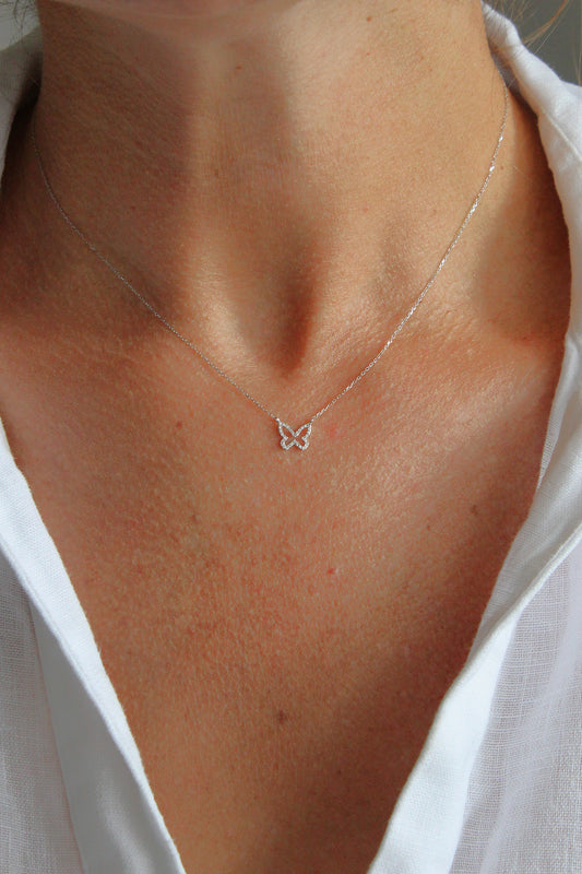 Collar Mariposa Borde Diamantes