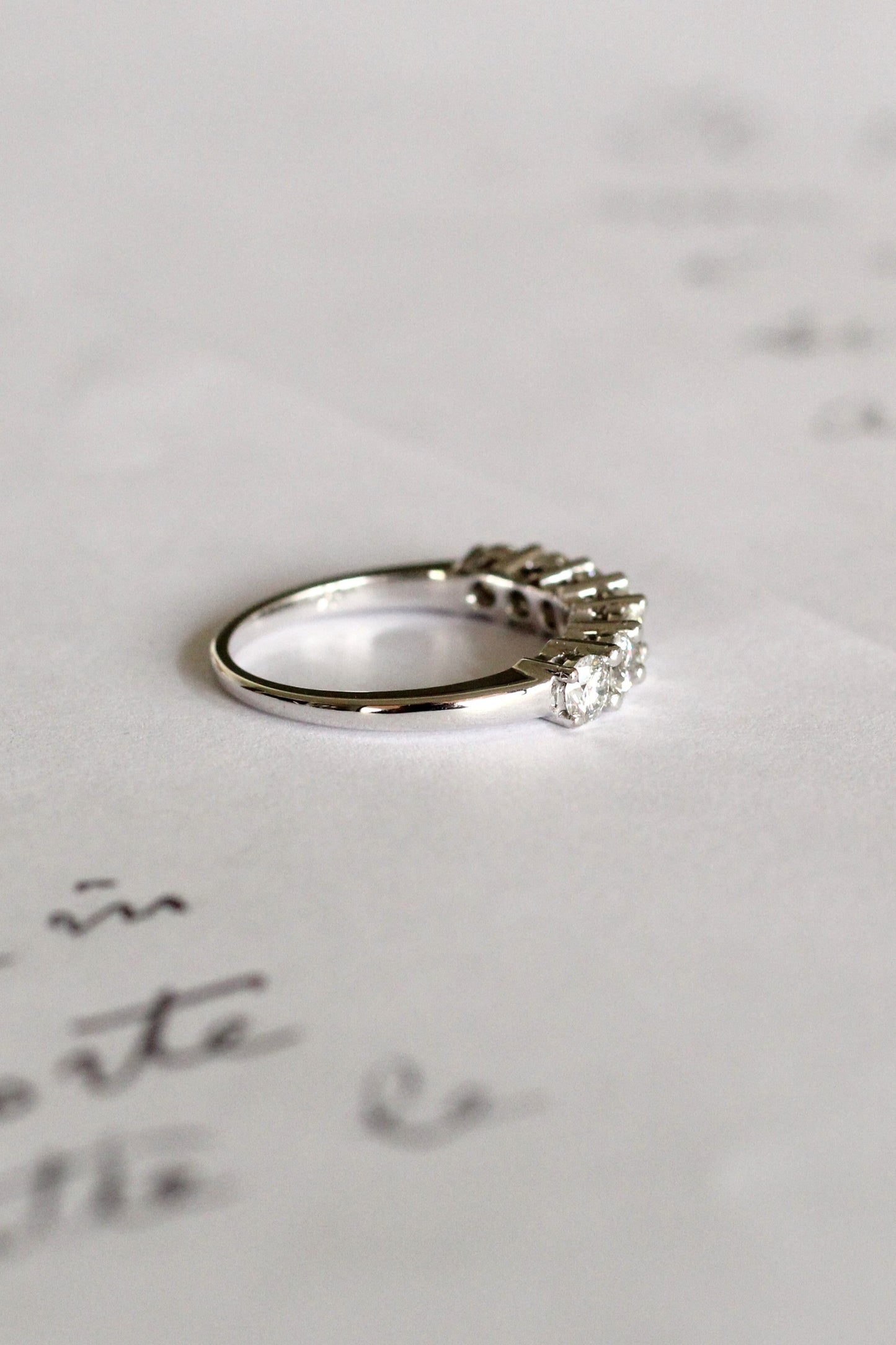 Anillo Cintillo 7 Diamantes