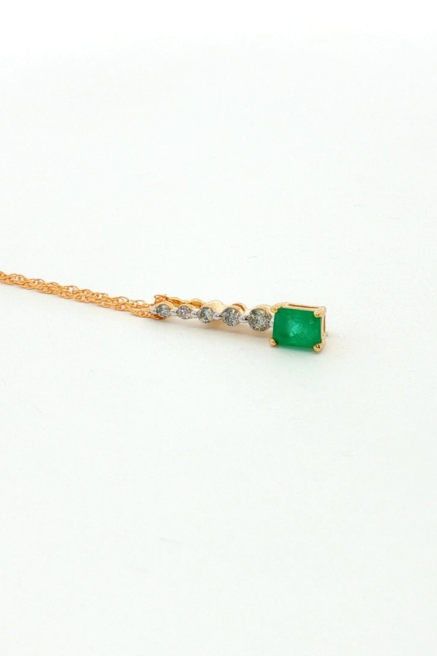 Collar Esmeralda y Diamantes Línea