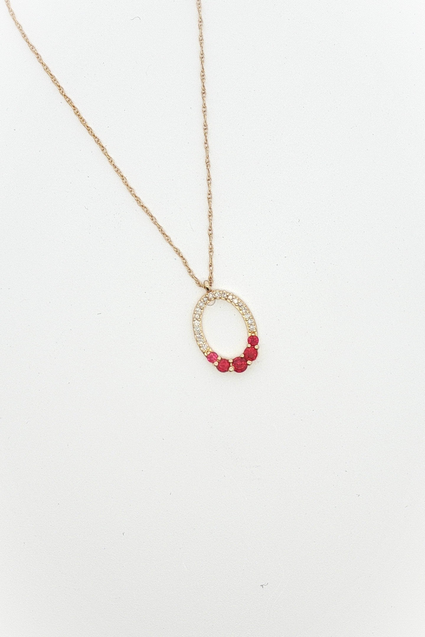 Collar Ovalo Diamantes y Rubíes