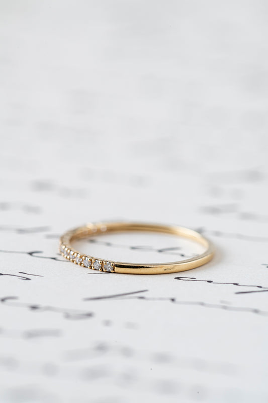 Anillo Cintillo Clasico Mini Diamantes