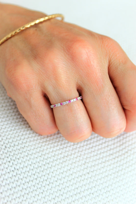 Anillo Cintillo Rubies y Diamante