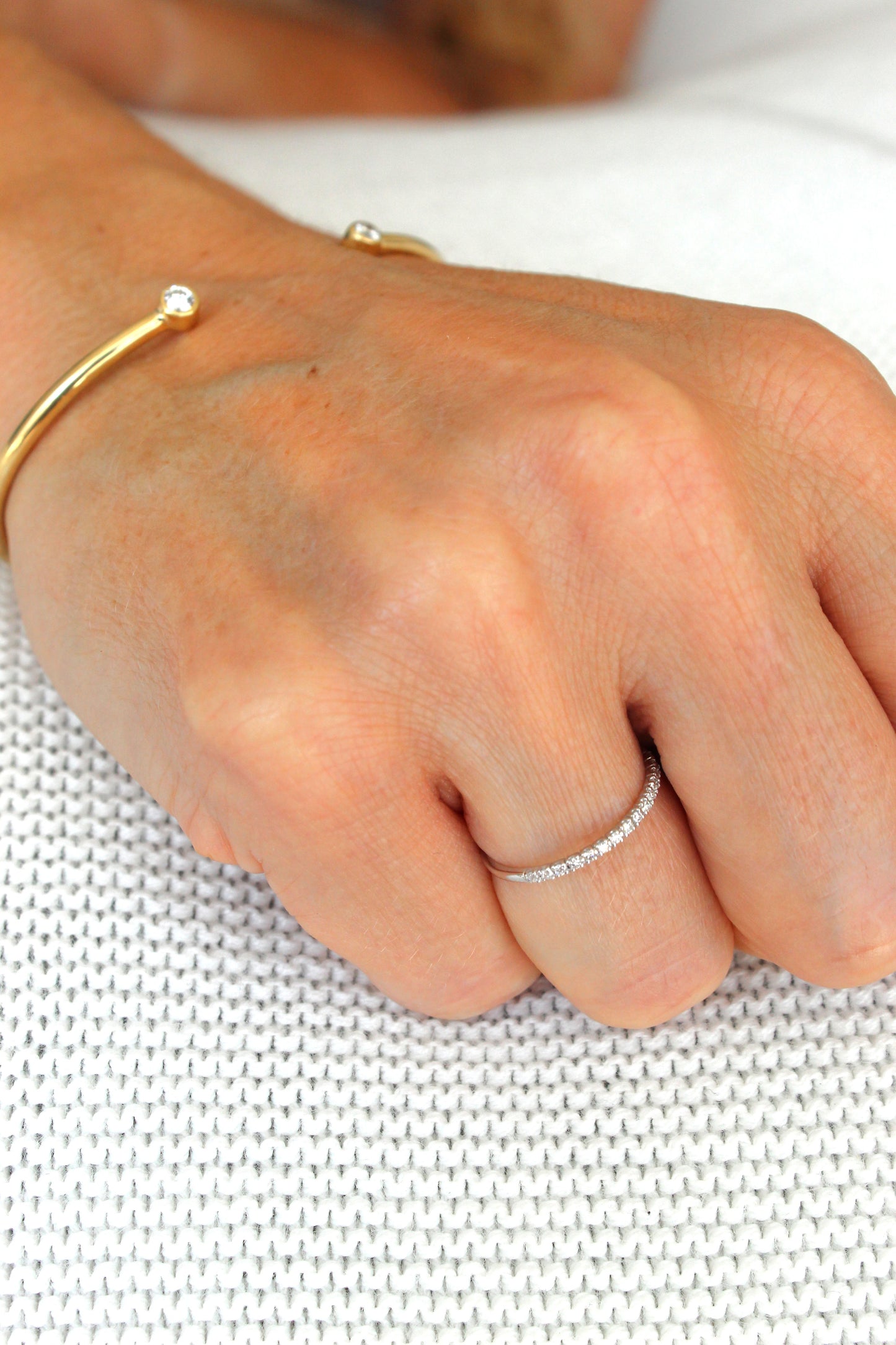Anillo Cintillo Clasico Mini Diamantes