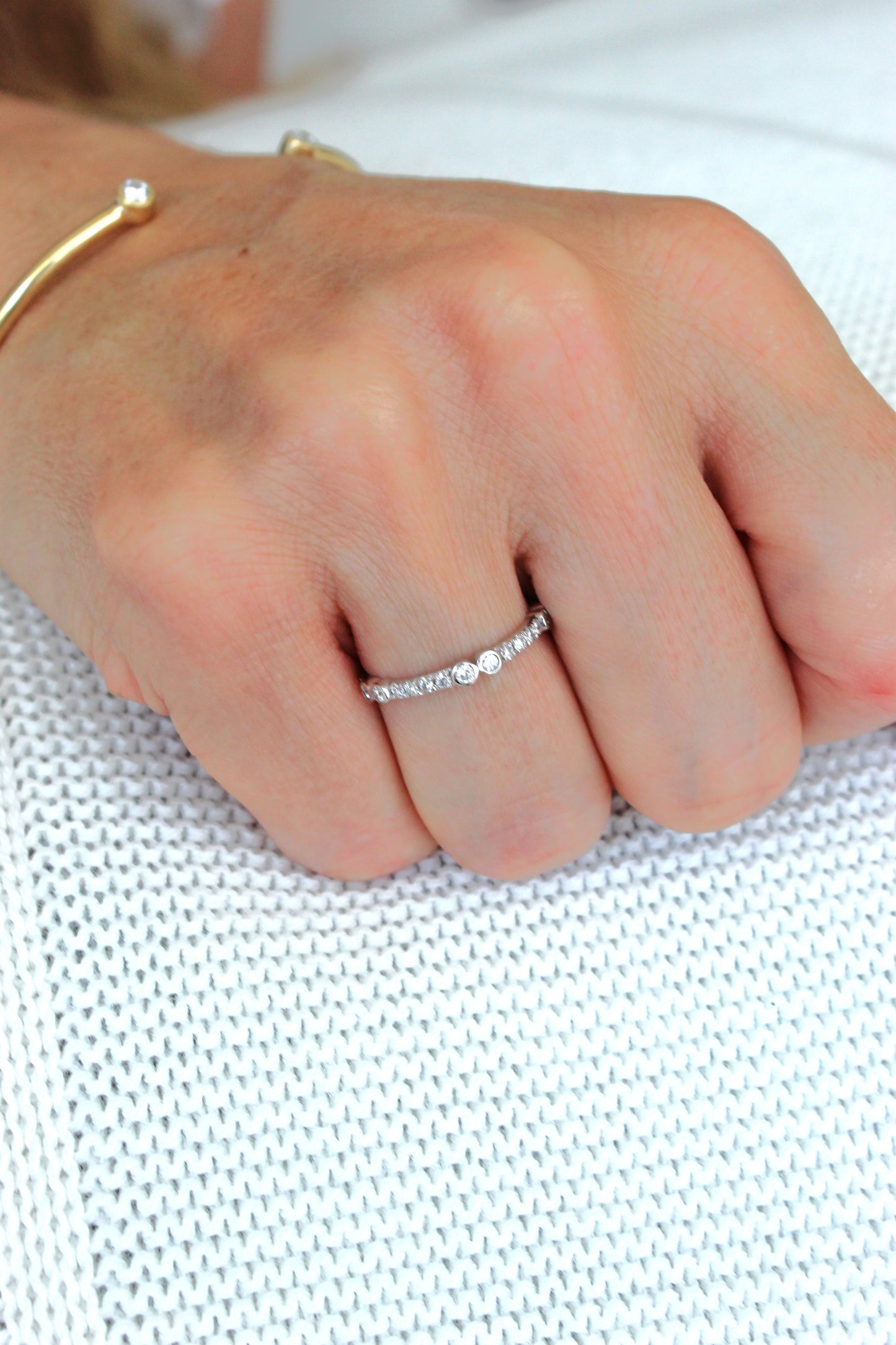 Anillo Cintillo Diamantes Grifas + Bisel