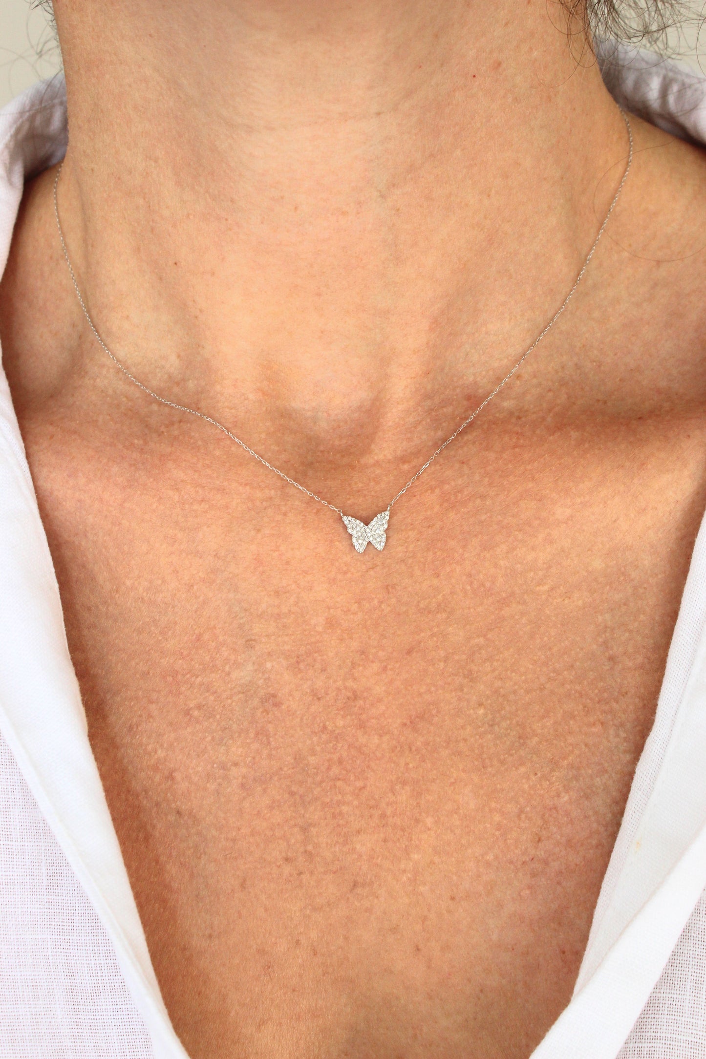 Collar Mariposa Borde Diamantes