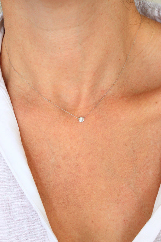 Collar Punto de Luz Geométrico