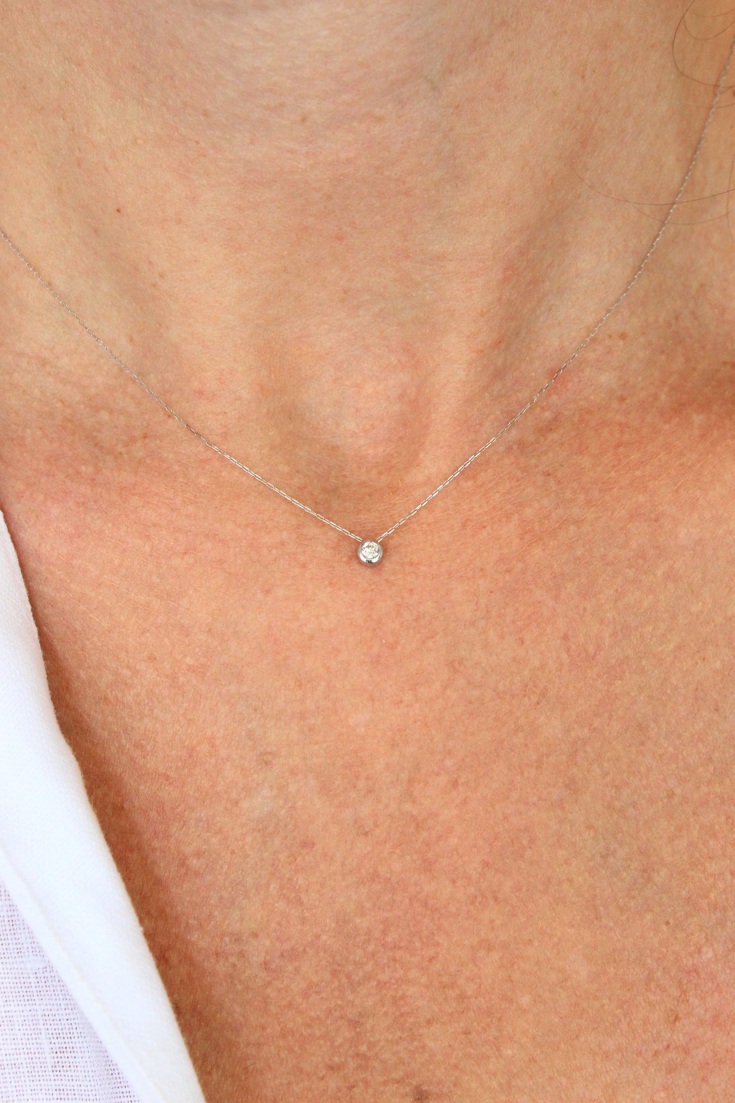 Collar Punto de Luz Diamante 0.07ct Bisel