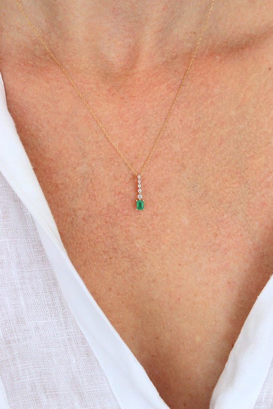 Collar Esmeralda y Diamantes Línea