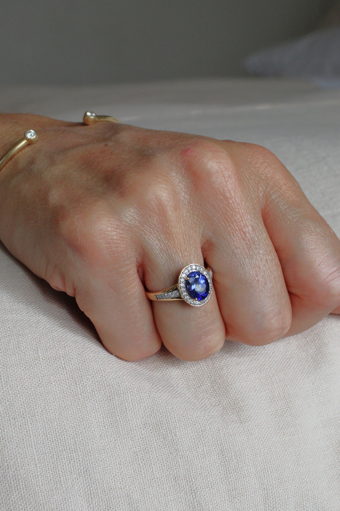Anillo Maxi Tanzanita Halo
