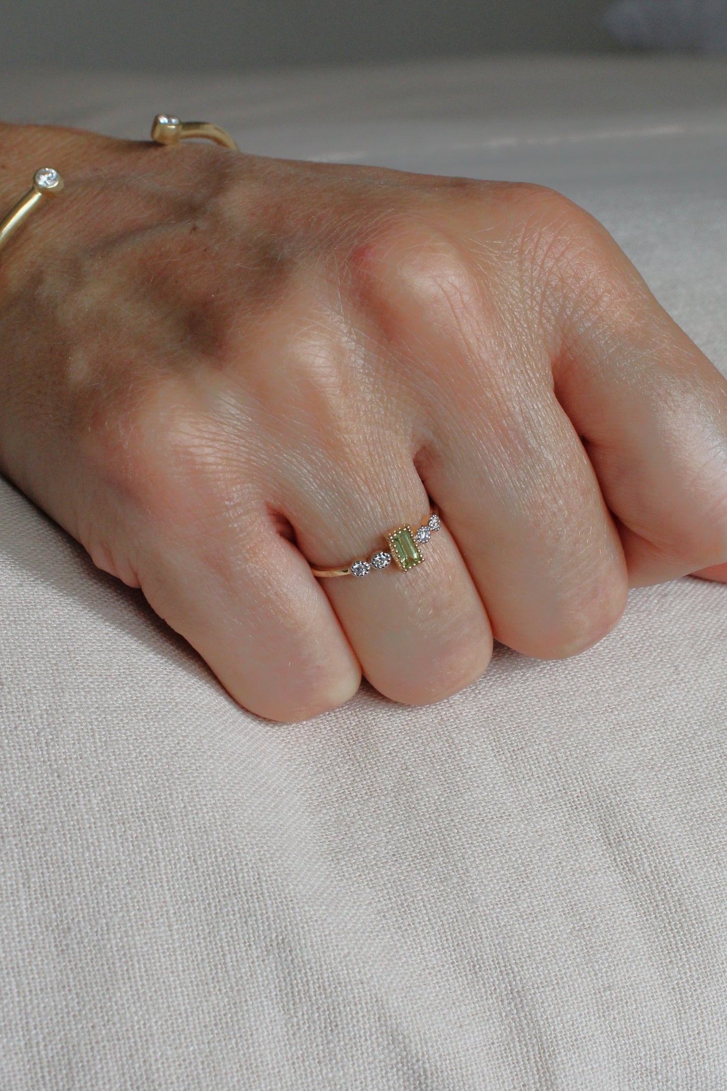 Anillo peridoto y Diamantes