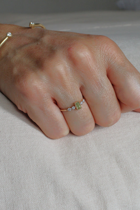 Anillo peridoto y Diamantes