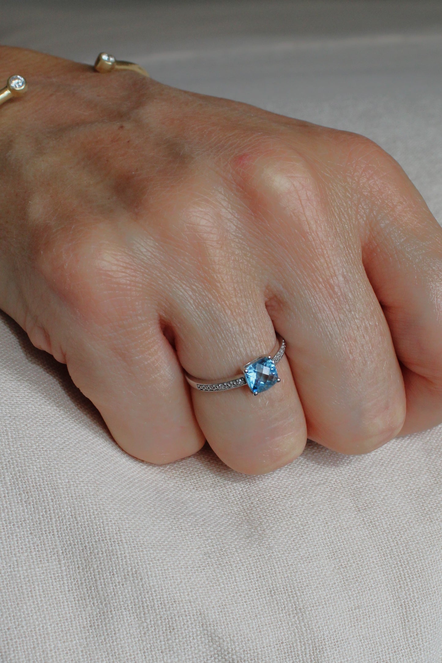 Anillo Topacio Azul