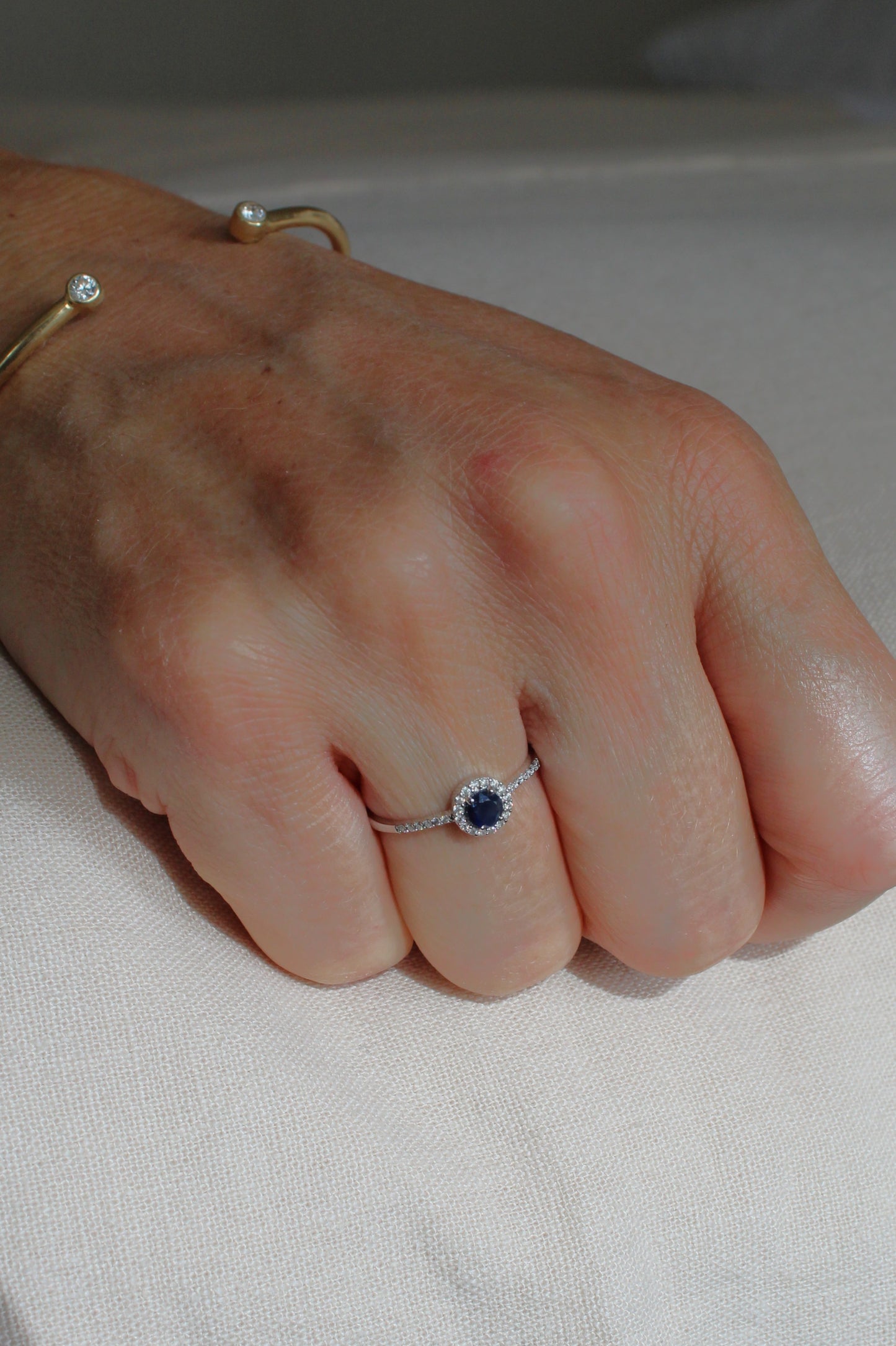 Anillo Zafiro Azul Halo Diamantes