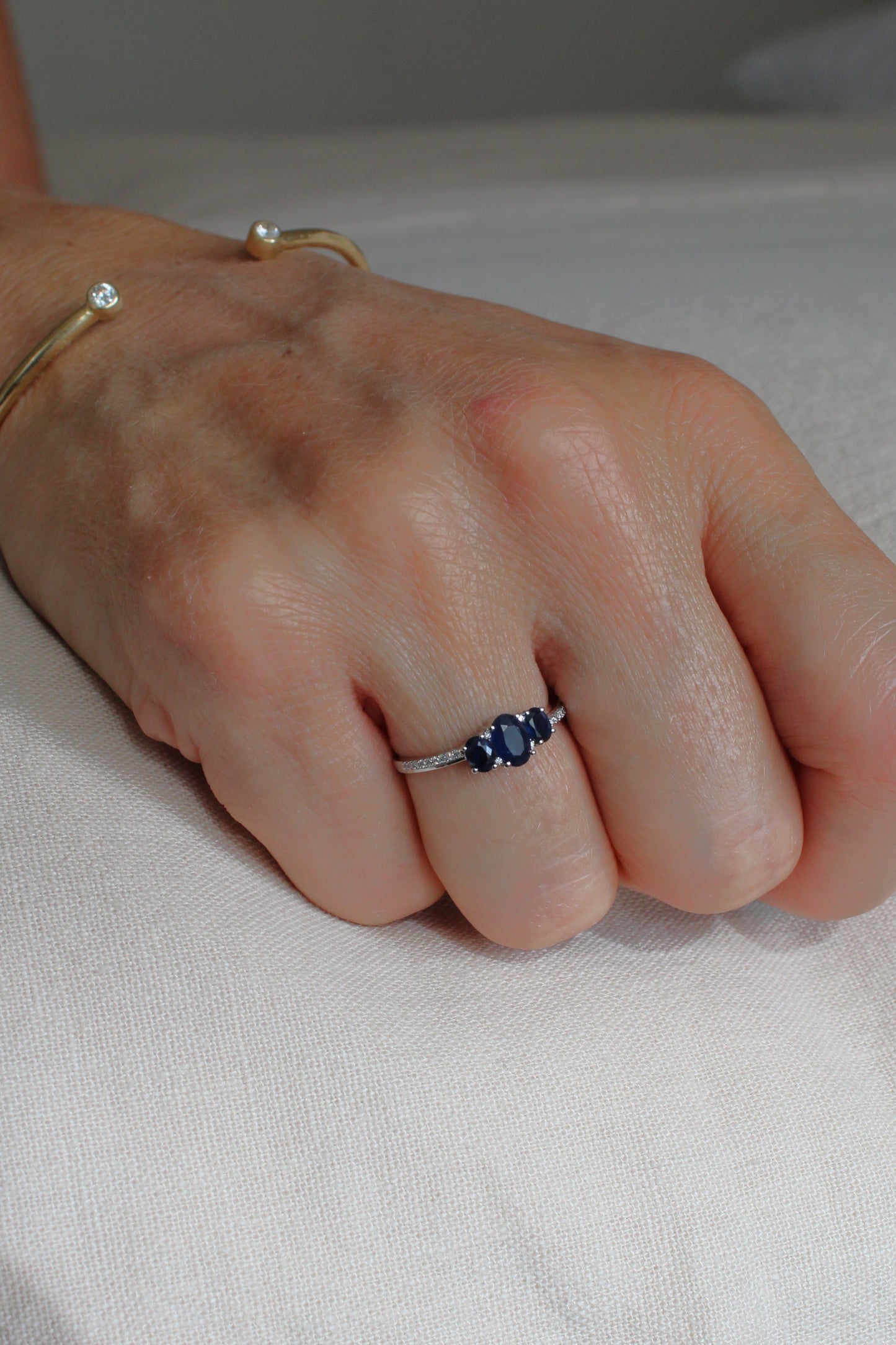 Anillo Tricillo Zafiro Azul Oval y Diamantes