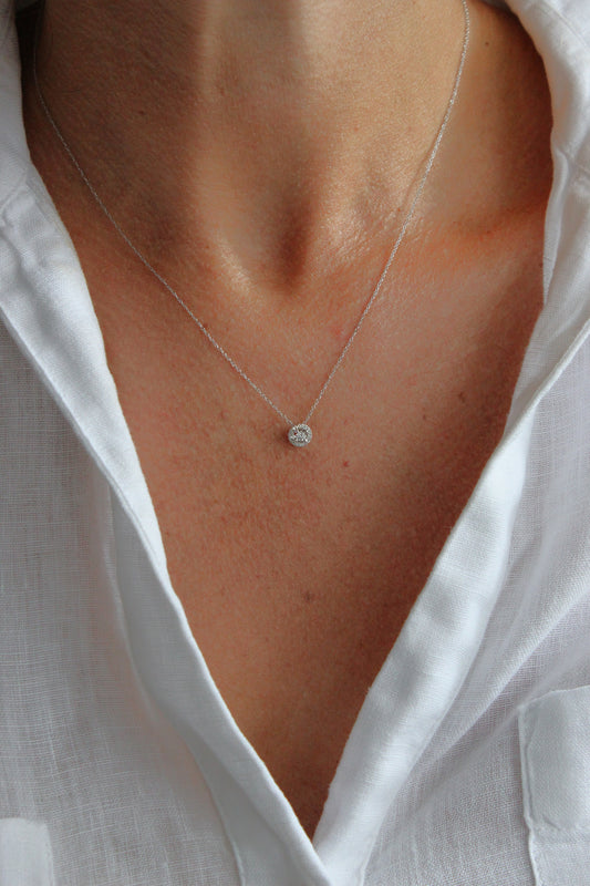 Collar Punto de Luz Halo Diamantes Desnivel