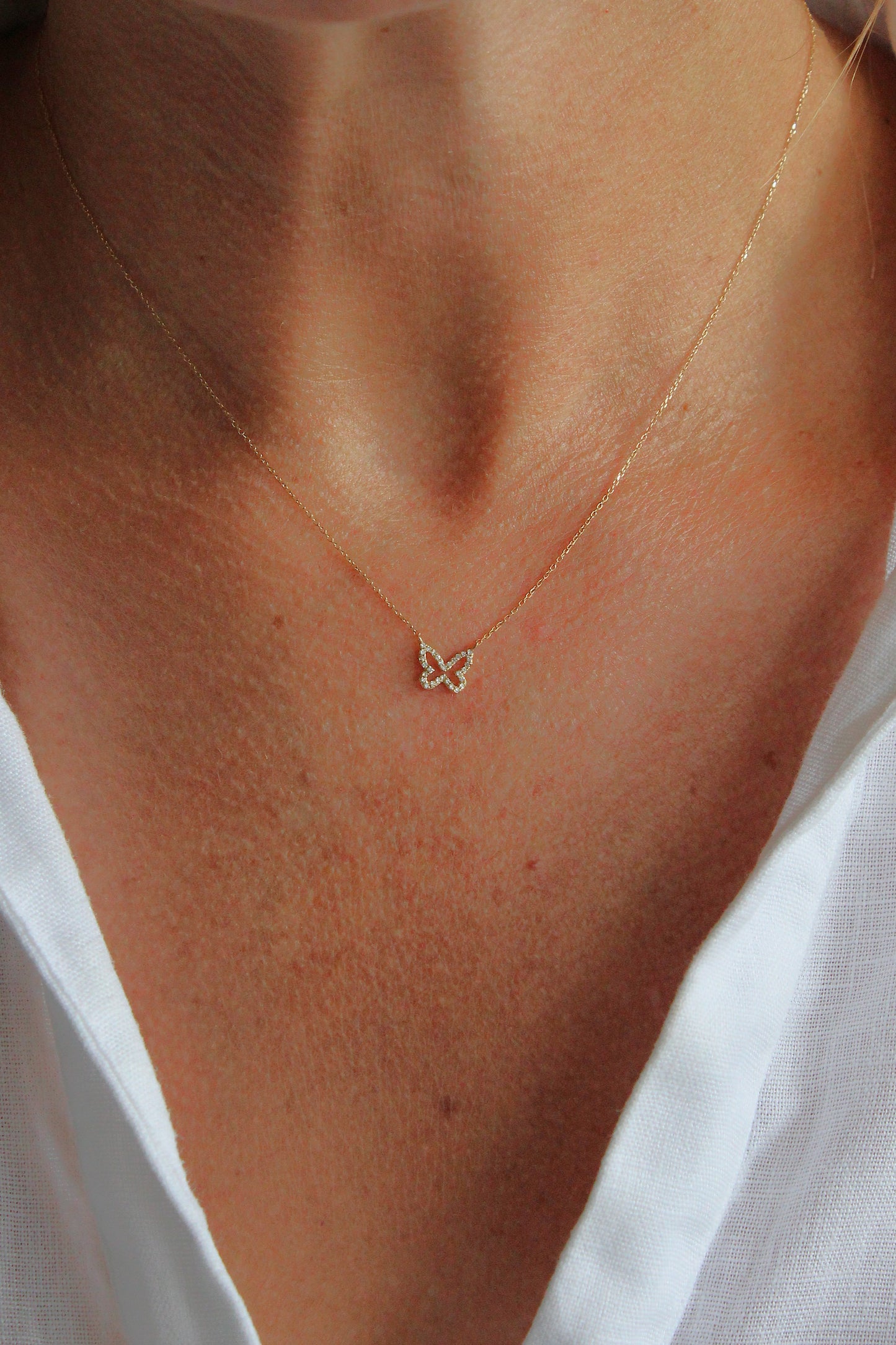 Collar Mariposa Borde Diamantes