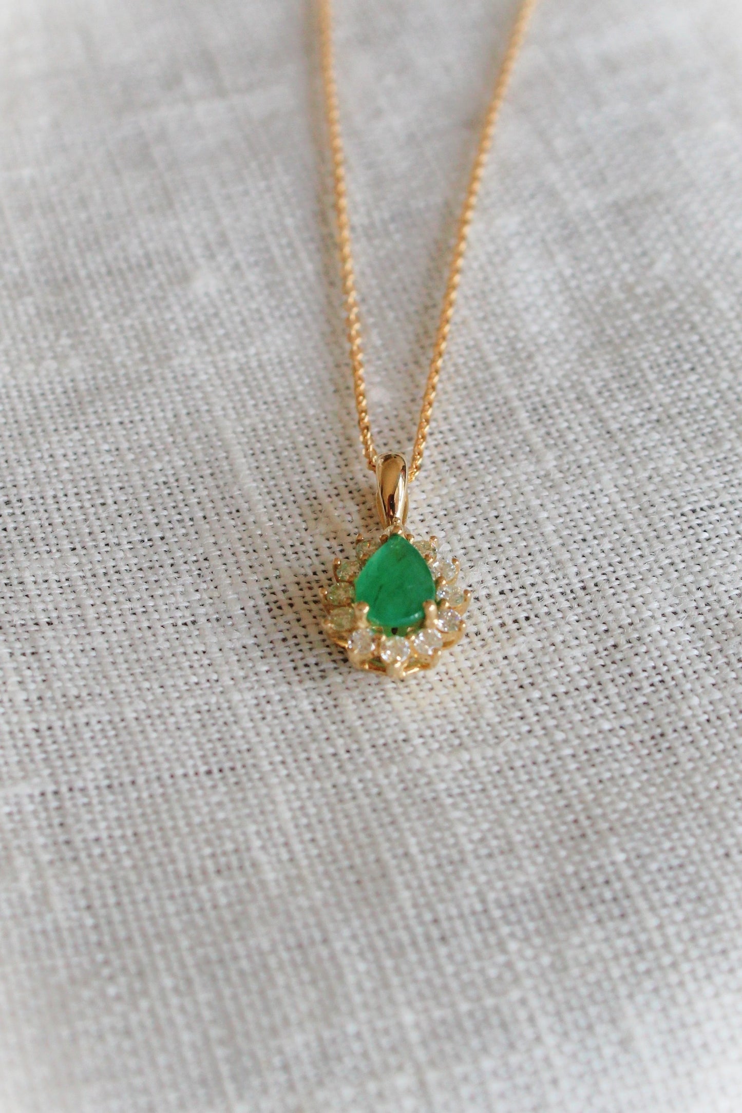 Collar Esmeralda y Diamantes
