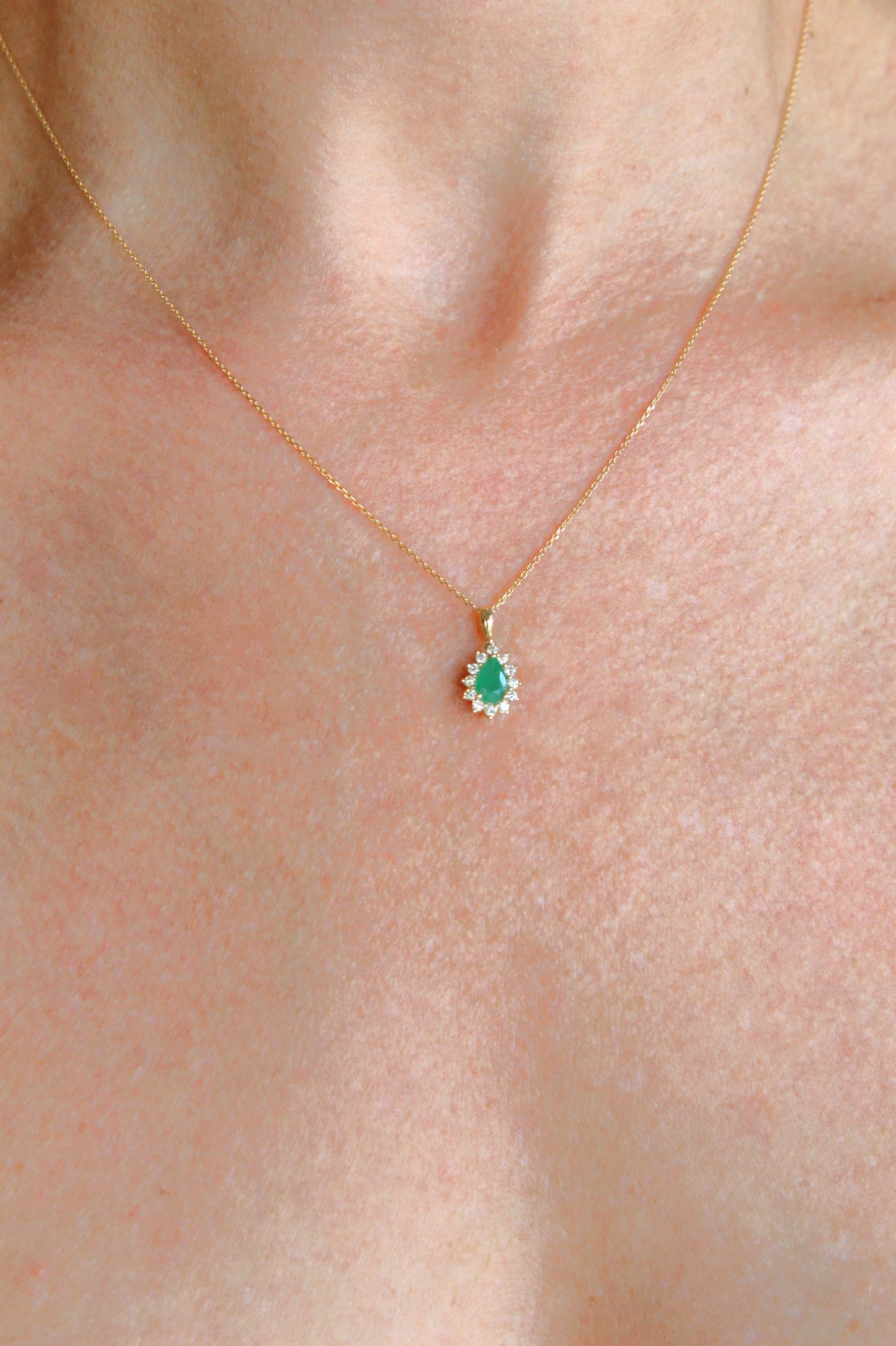 Collar Esmeralda y Diamantes