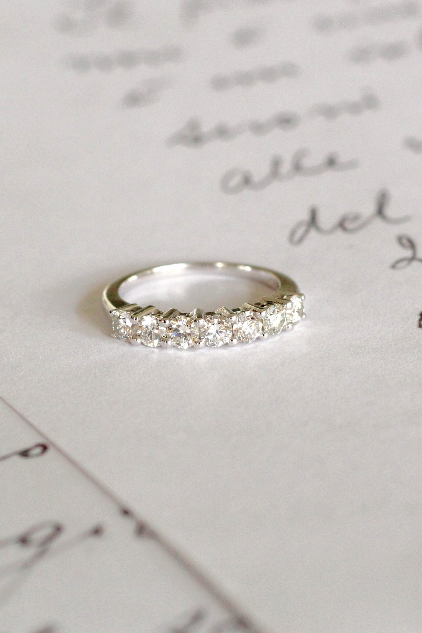Anillo Cintillo 7 Diamantes