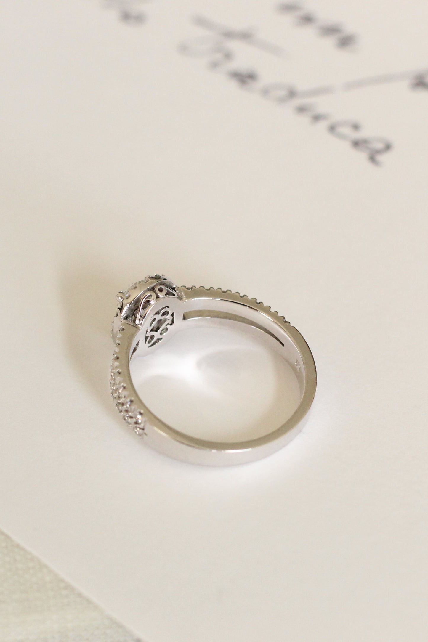 Anillo Diamante Oval Halo