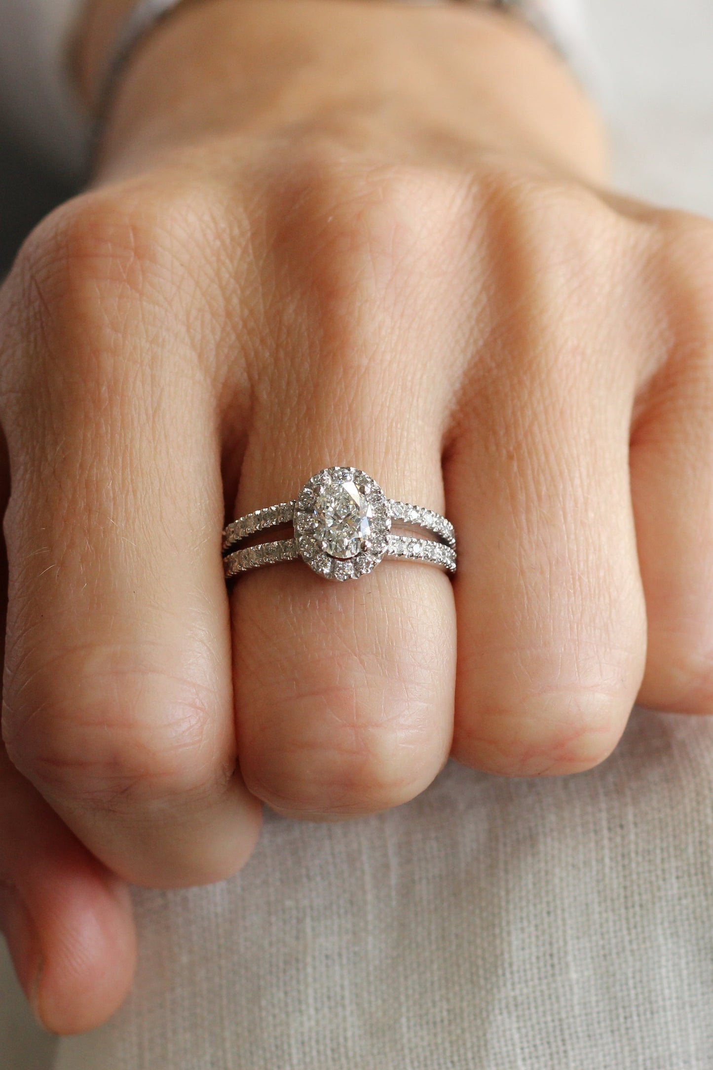 Anillo Diamante Oval Halo