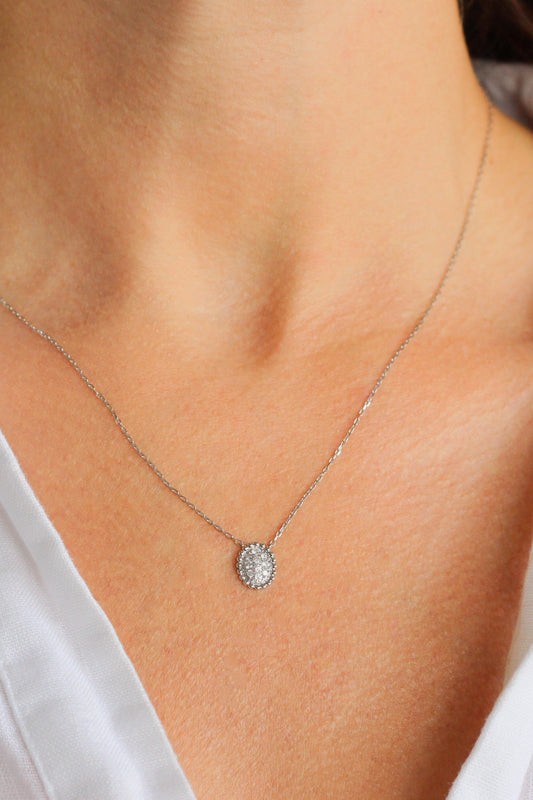 Collar de Diamantes con Borde Perlado en Oro Blanco