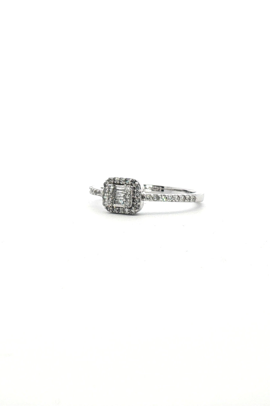 Anillo Cluster con Halo de Diamantes