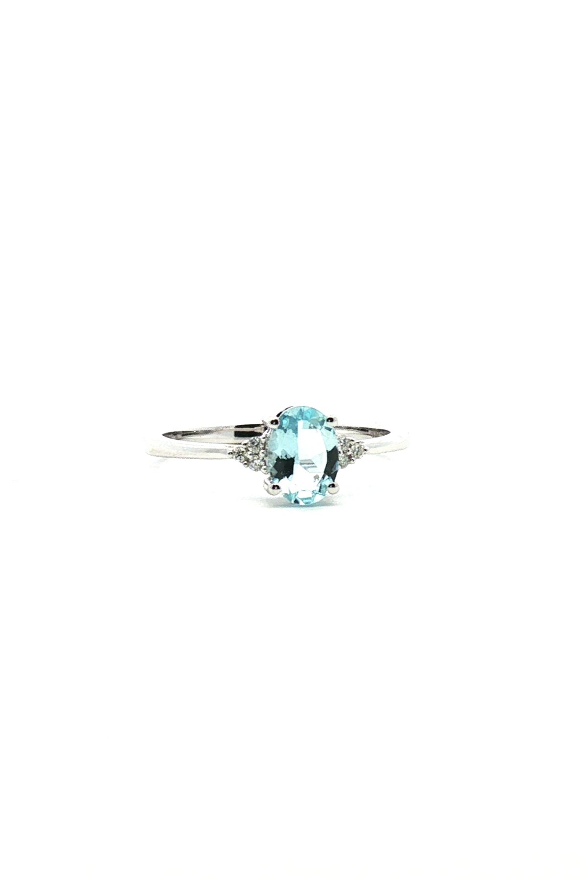 Anillo Aguamarina Oval y Diamantes