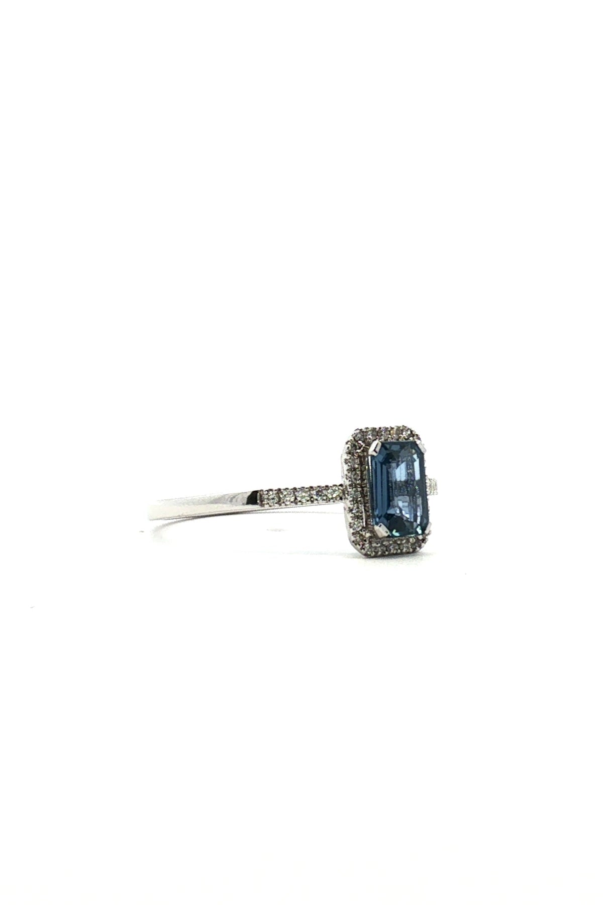 Anillo Zafiro Halo de Diamantes